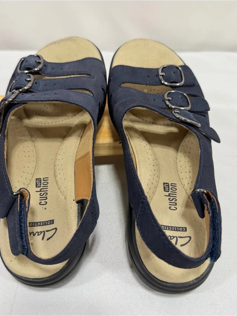 CLARKS Sandal Womens 5 Soft Cushion Buckle Straps Adjust Fit  Blue Suede